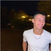 ciao sono leonardo e ho 18 anni. da qualche anno a questa parte aiuto i ragazzi con i compiti e per recupero debiti scolastici